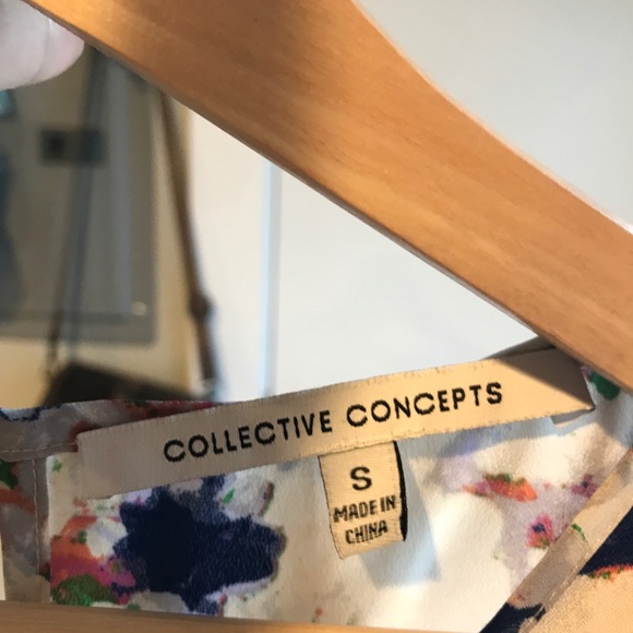 🛑 SOLD! Floral Dress Knee Length 🛑 - Picture 5 of 5